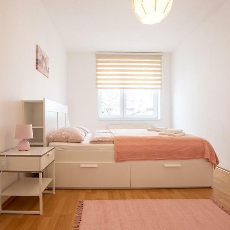 Spacious Apartment In The Old Town Of Bratislava Exteriér fotografie