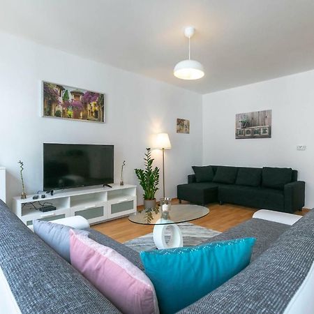 Spacious Apartment In The Old Town Of Bratislava Exteriér fotografie