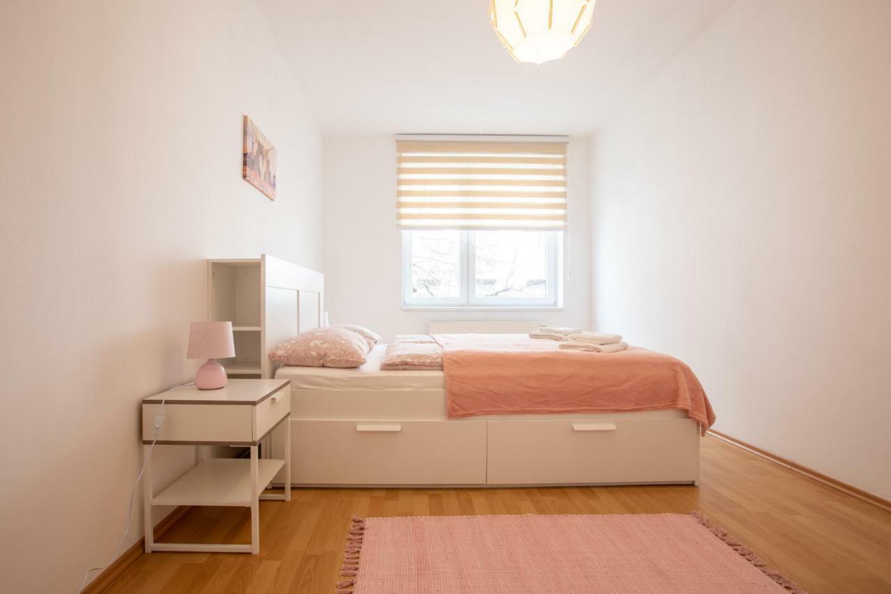 Spacious Apartment In The Old Town Of Bratislava Exteriér fotografie