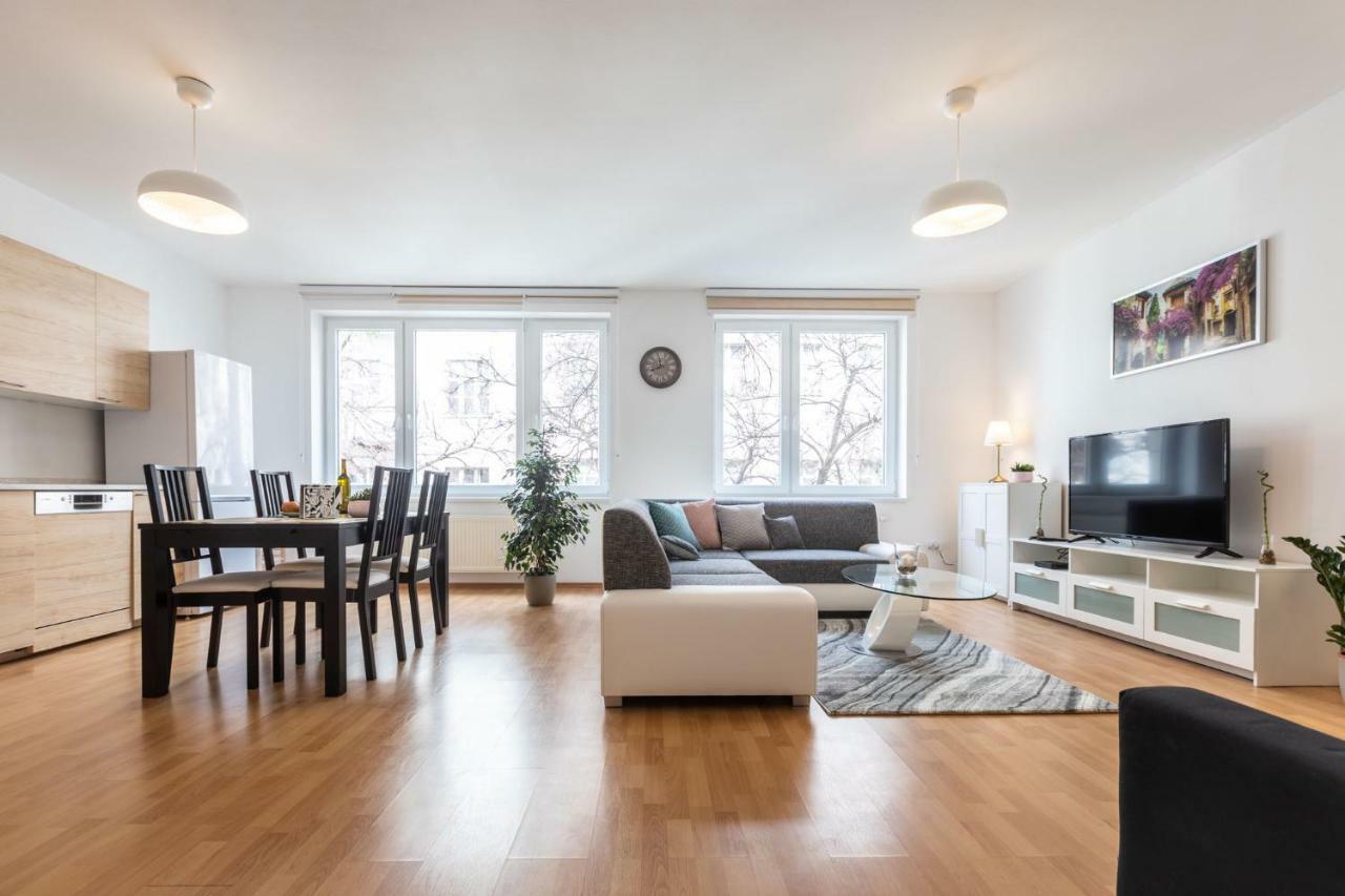Spacious Apartment In The Old Town Of Bratislava Exteriér fotografie